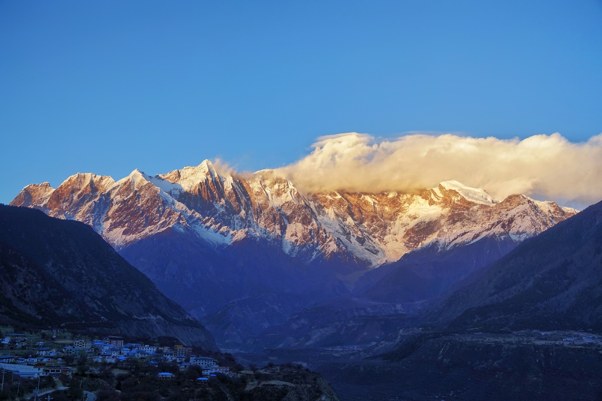 【南迦巴瓦峰日照金顶】 - 创作者150214036952162 - 图虫