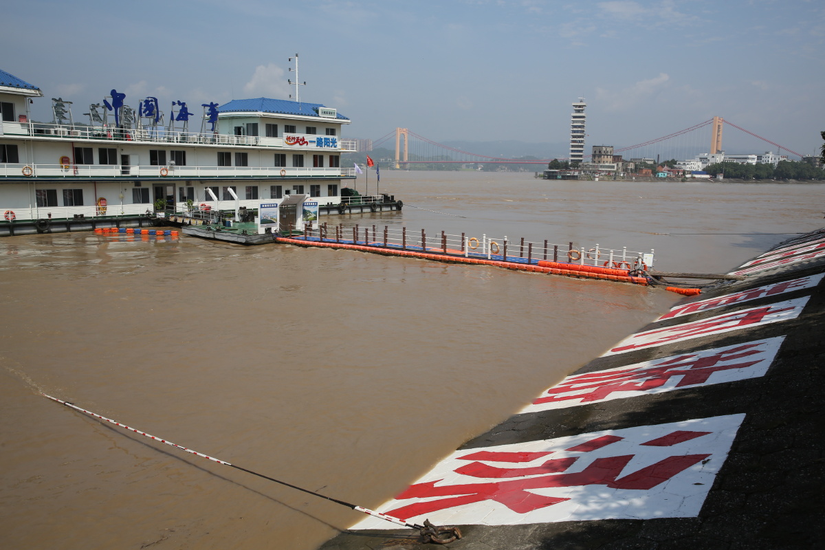8月24日宜昌城区长江段超警戒水位05米过境流量49000立方米秒