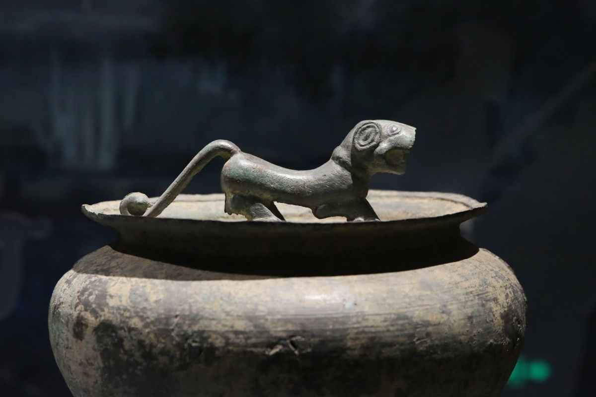 战国虎钮錞于出土于湖北秭归县三渡村