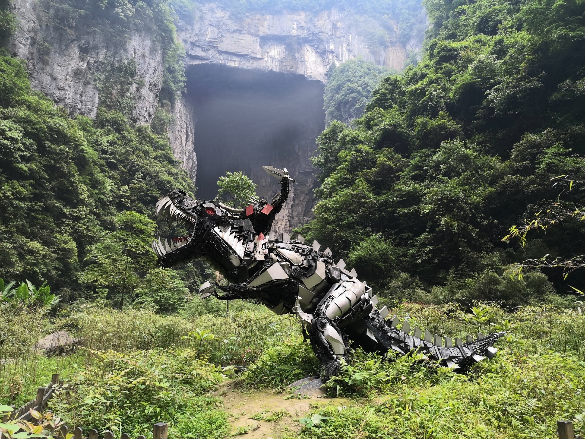 景区里的变形金刚