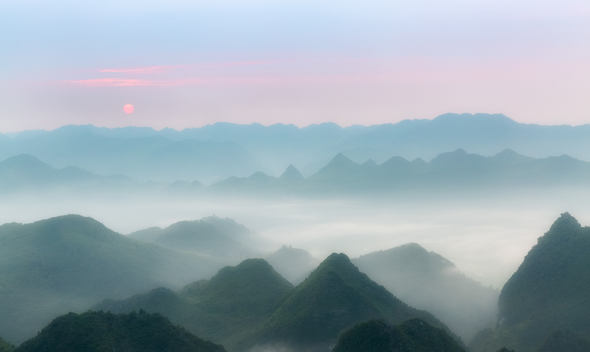 高山日出 - 远山的群峰 - 图虫