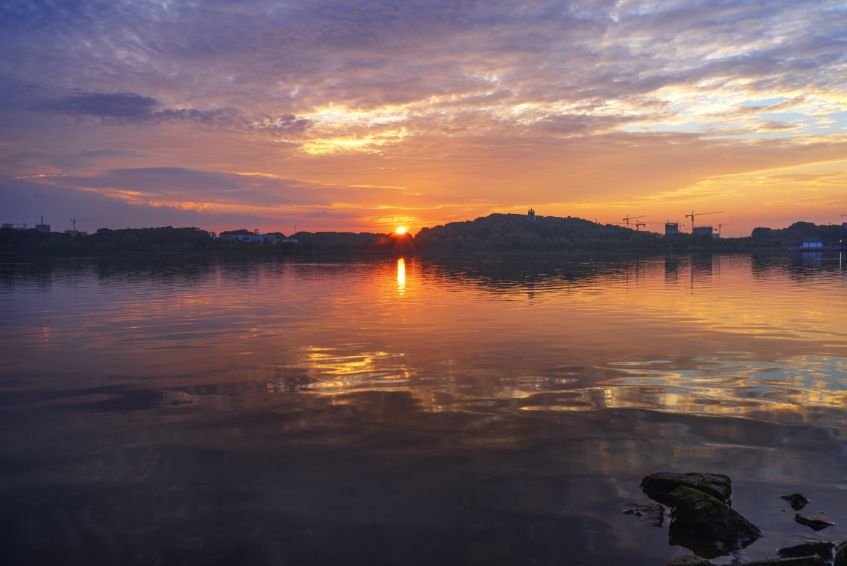 日出莲花湖 - 阳光山水 - 图虫