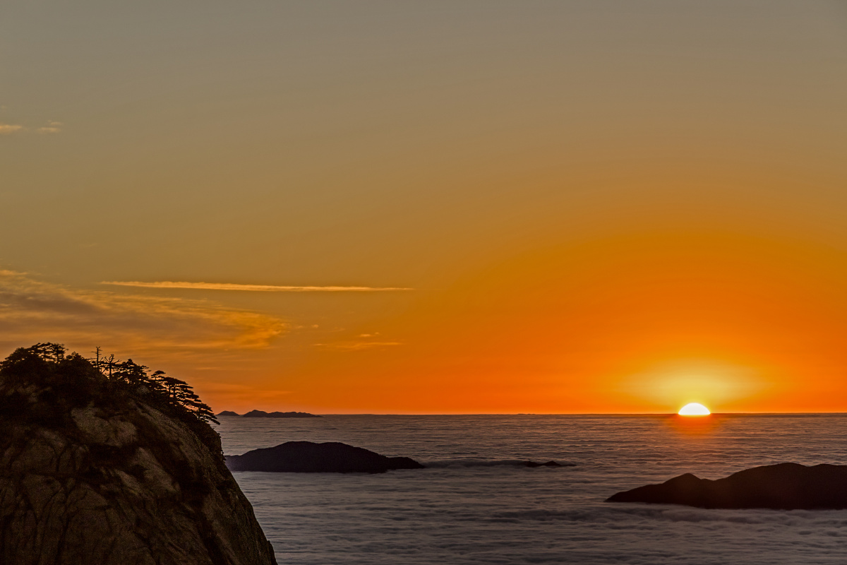 日出黄山光明顶 - 阳光山水 - 图虫