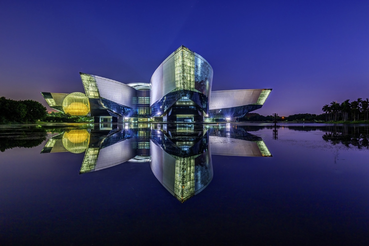 广州大学城的广东科学中心夜景