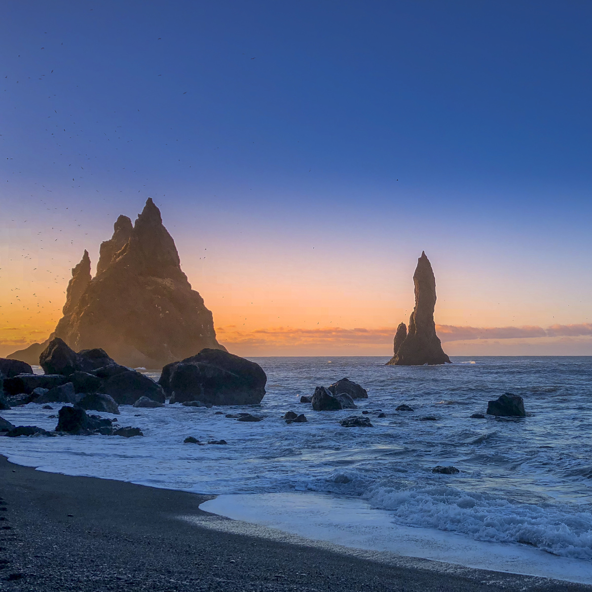 晨曦微露之冰岛黑沙滩
