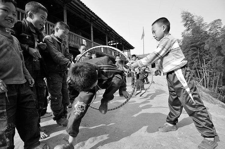 _DSC0675<br />
呼啦圈的新玩法,孩子们的想象力太丰富了。<br />
<br />