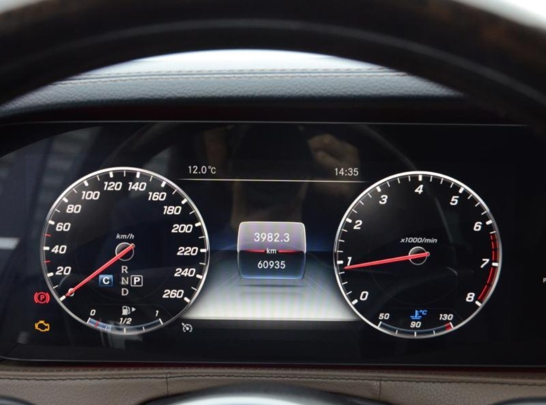 奔驰s级2018款s350l上牌2018年1月实表6万公里