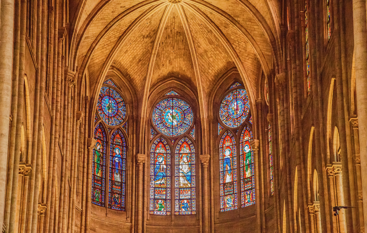 巴黎圣母院漂亮的彩窗