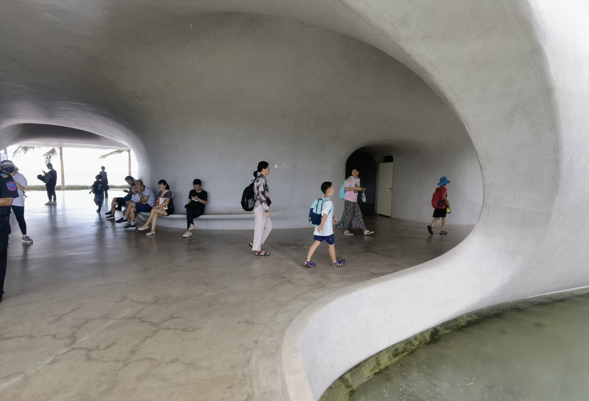 打卡马岩松大师做的海口云洞图书馆有点遗憾的是忘了预约无法入场