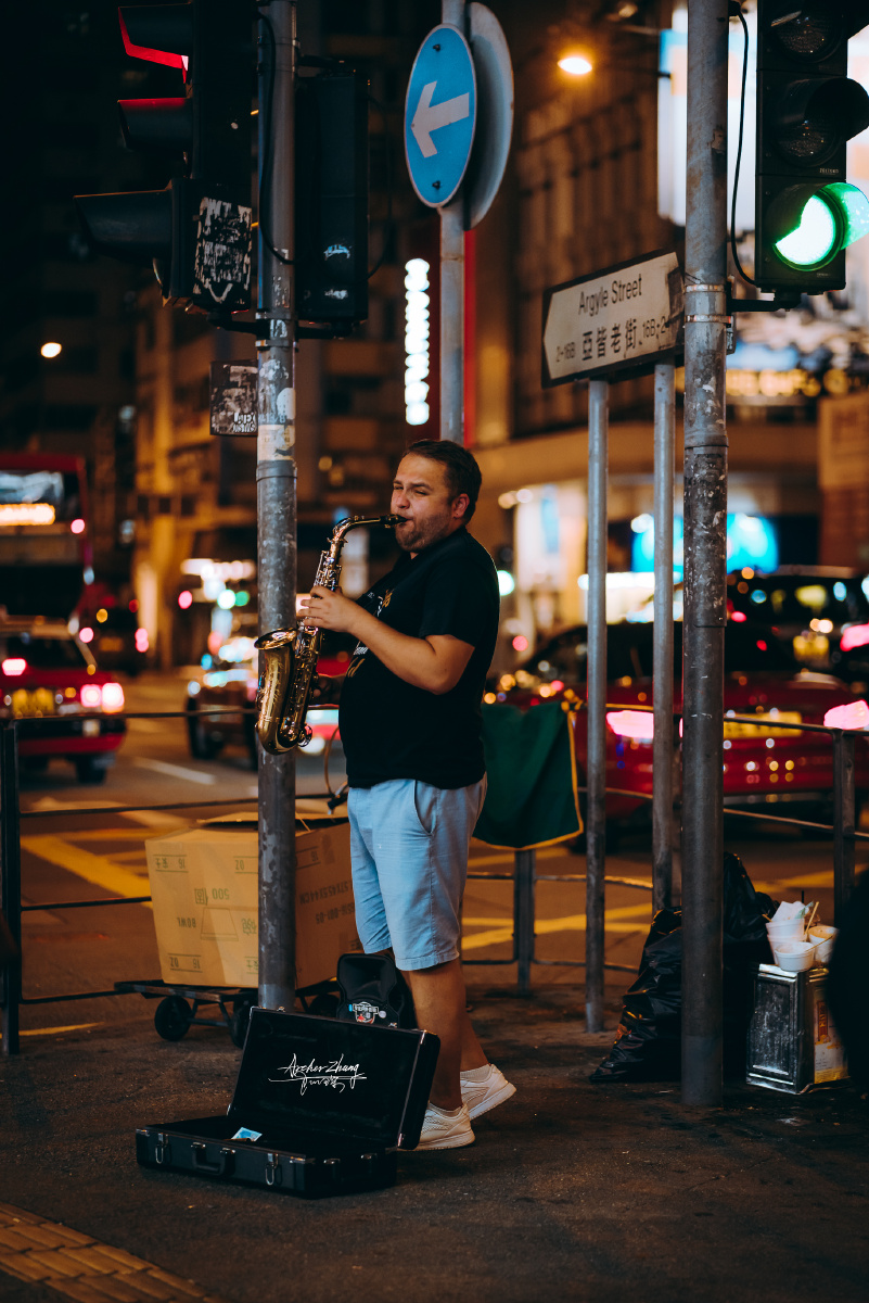 一个回荡着萨克斯的夜晚