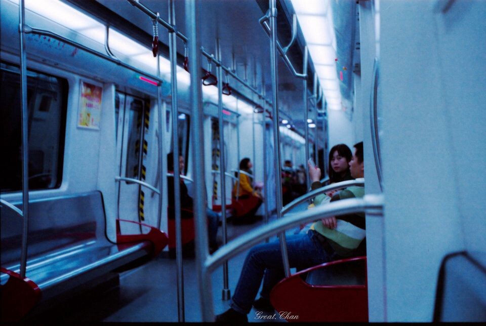 地铁0号线<br />
OM-1 50/1.8 <br />
Ektar 100
