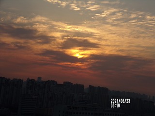 394731