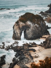 海边岩