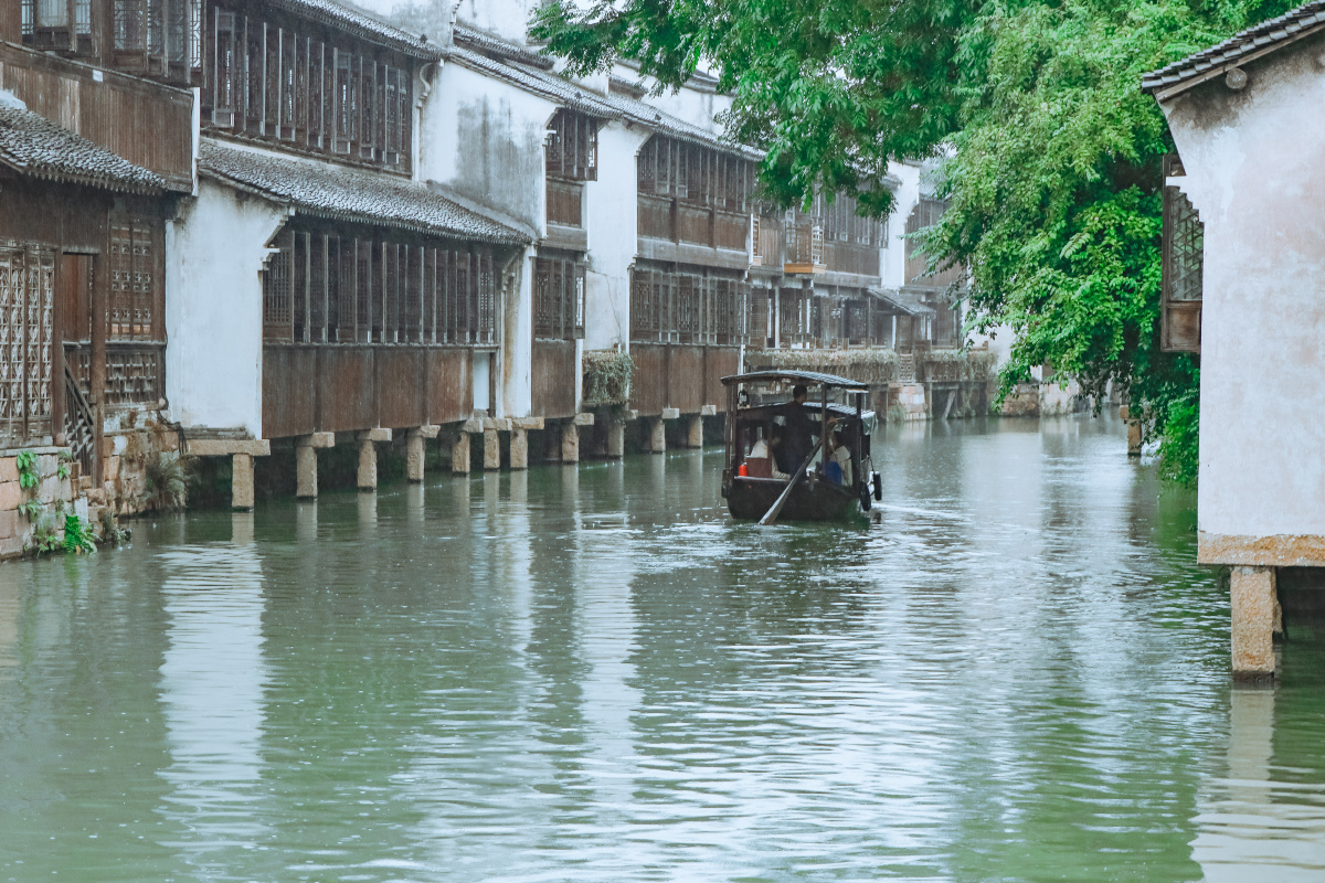 雨中乌镇