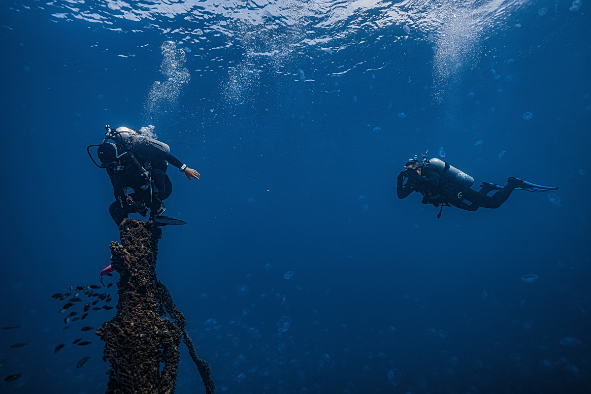 终于顶流站上沉船桅杆顶的潜水教练 - sean_liu - 图虫