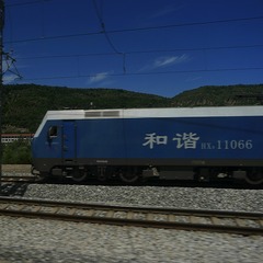 915895