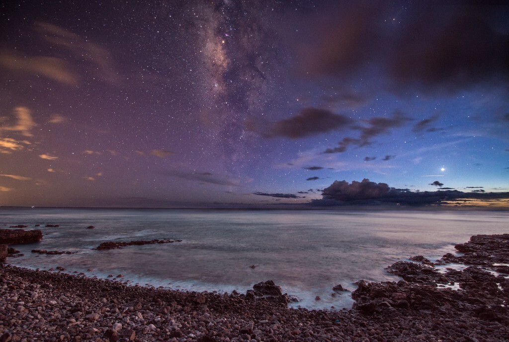 前景20张叠加，星空单张20s@f2.8<br />
摄于夏威夷Oahu岛