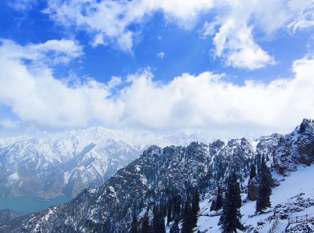 看过荒凉的戈壁今天再看看雪山吧天池