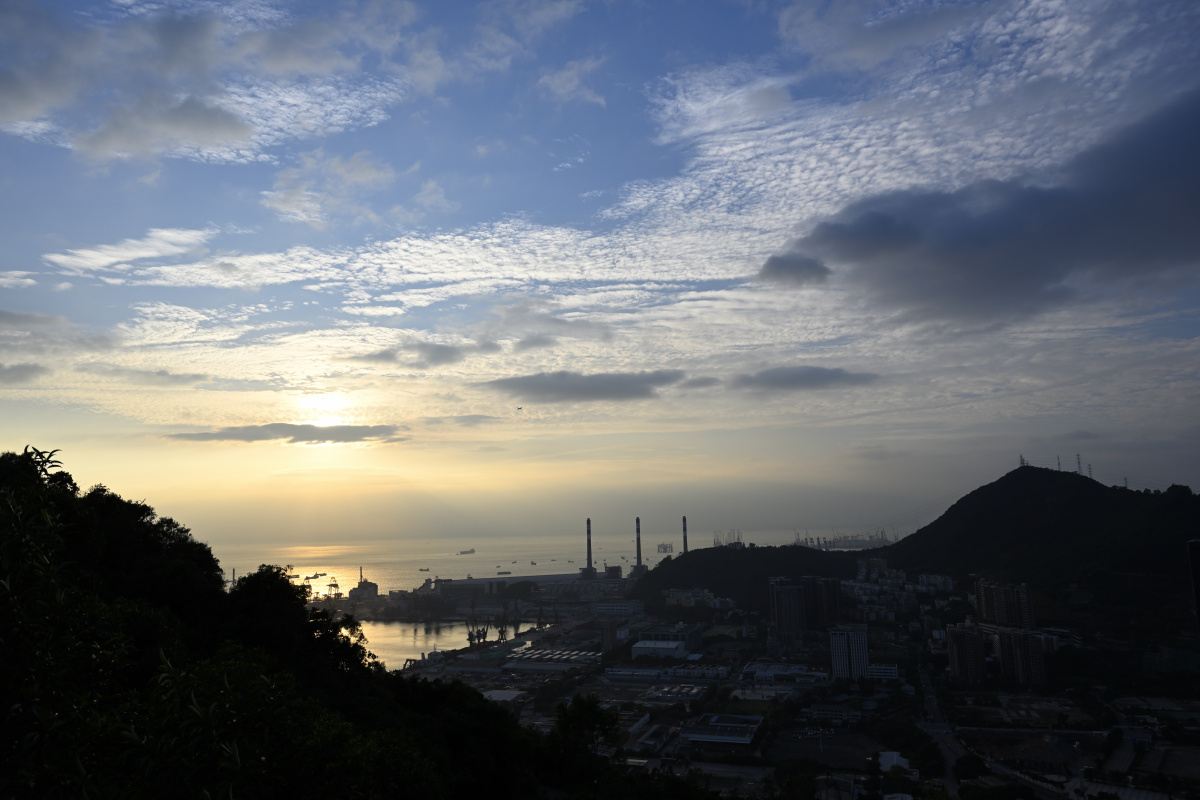 在文天祥公园上拍的赤湾港晚霞