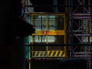 858375