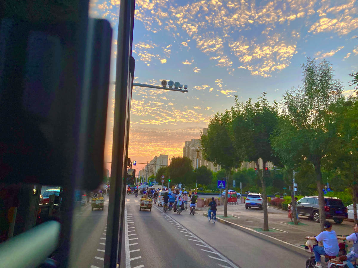 晴天 傍晚 车窗外