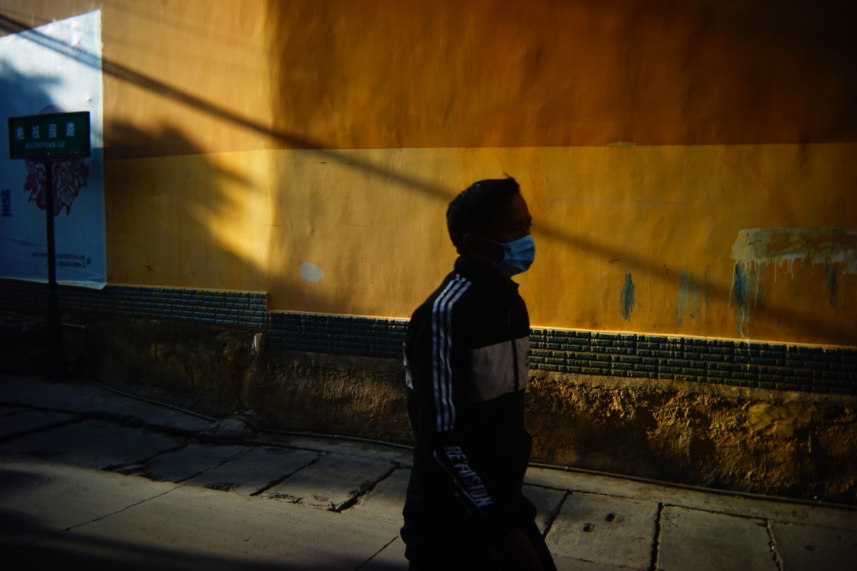 挂个六十多块钱的泛焦镜头上街捕光捉影