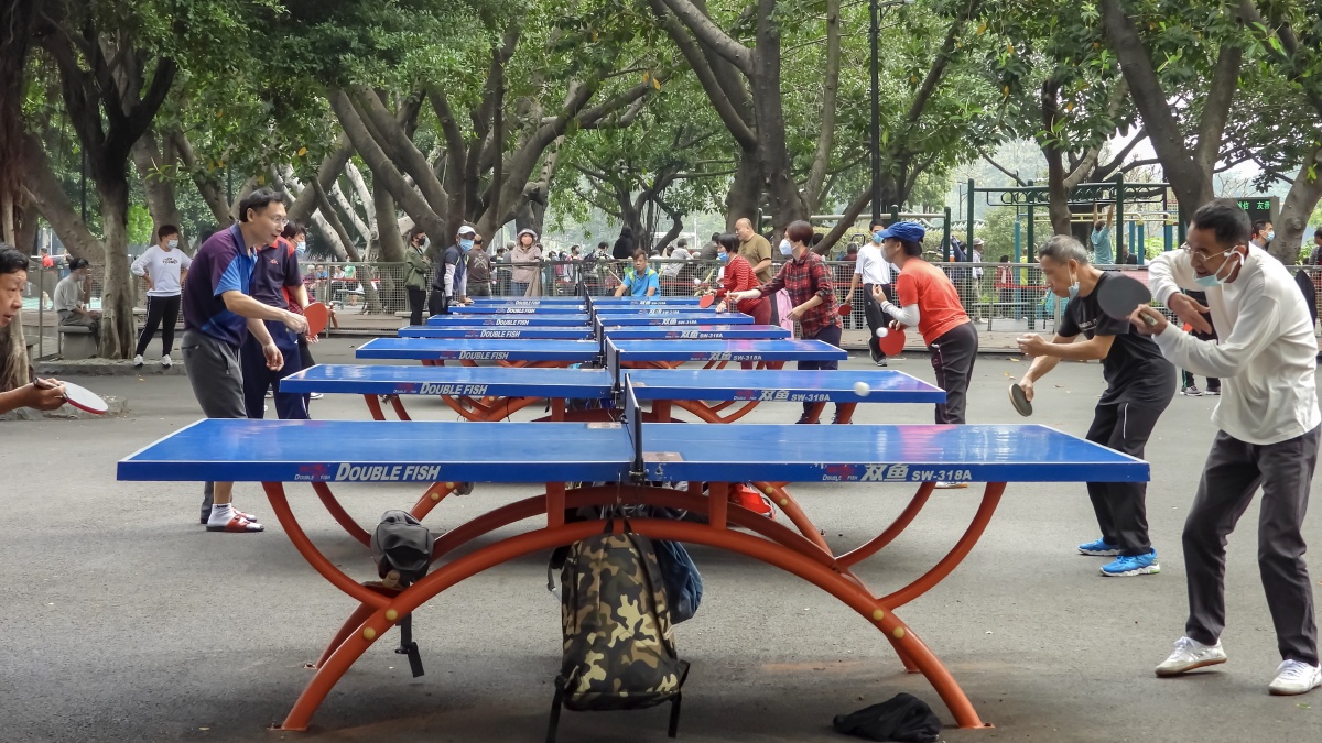 广州的夏天,人们都在积极运动,锻炼身体.