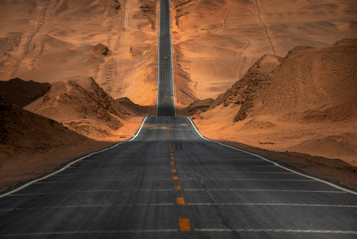 青海柴达木盆地的网红公路.