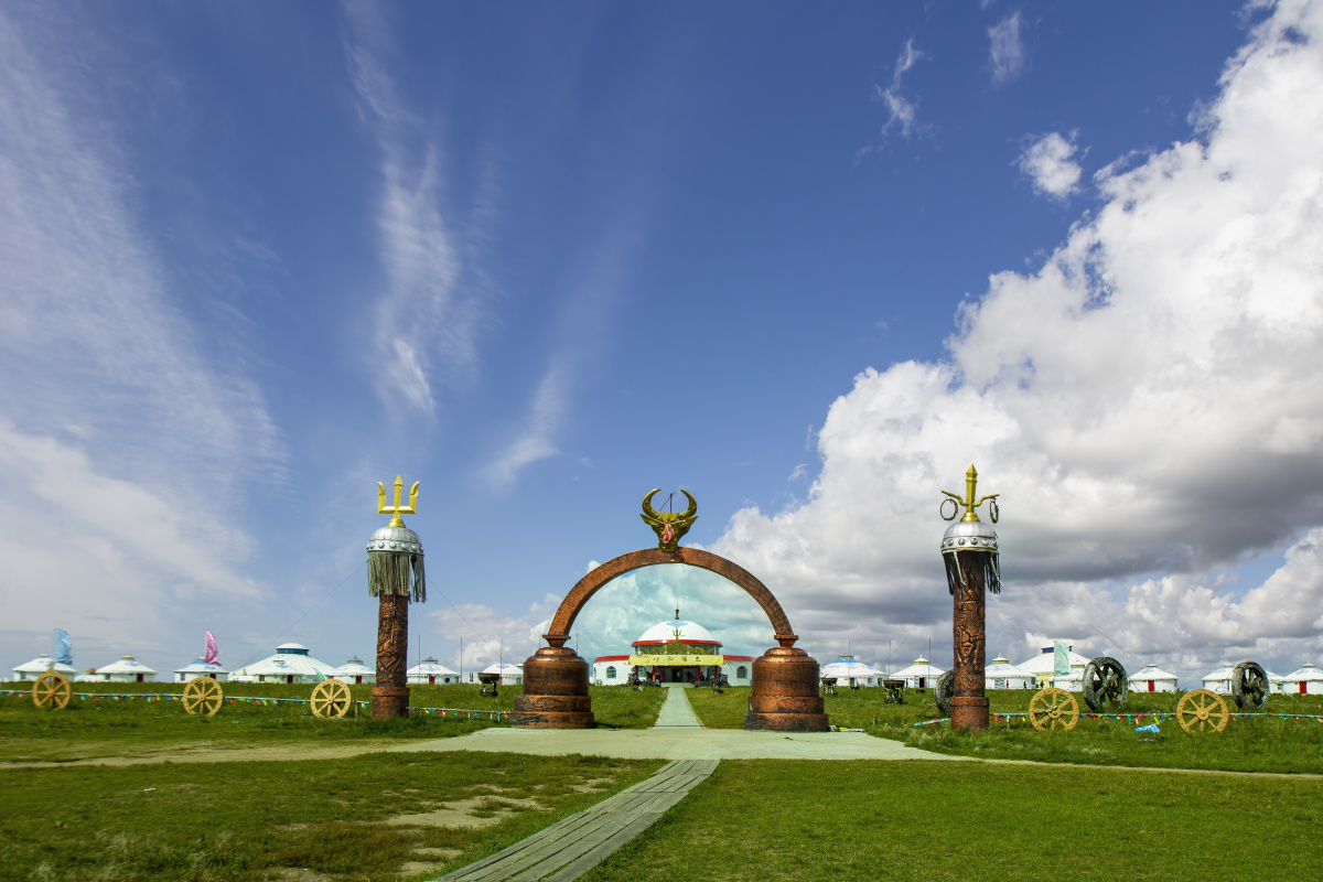 巴尔虎蒙古部落呼伦贝尔大草原蒙古包白云悠悠