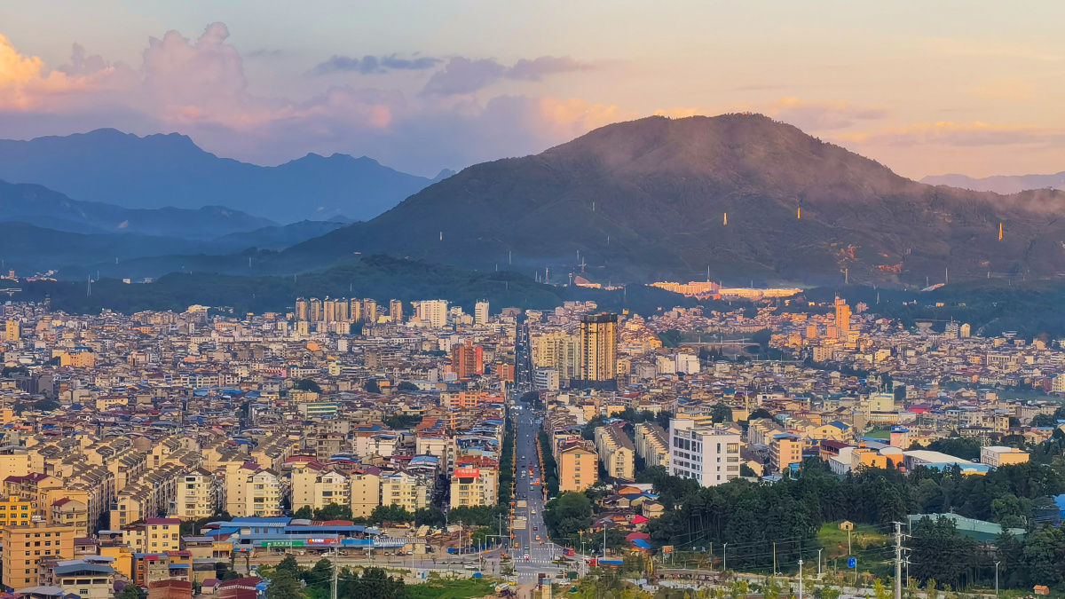 西岩山俯瞰浦城匡山连绵不绝