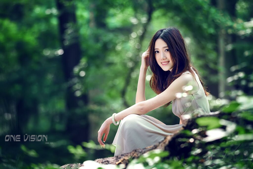 丛林深处有光斑<br />
<br />
 于南京琵琶湖， 相机时间错了 