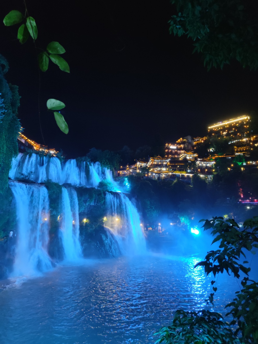 芙蓉镇瀑布夜景