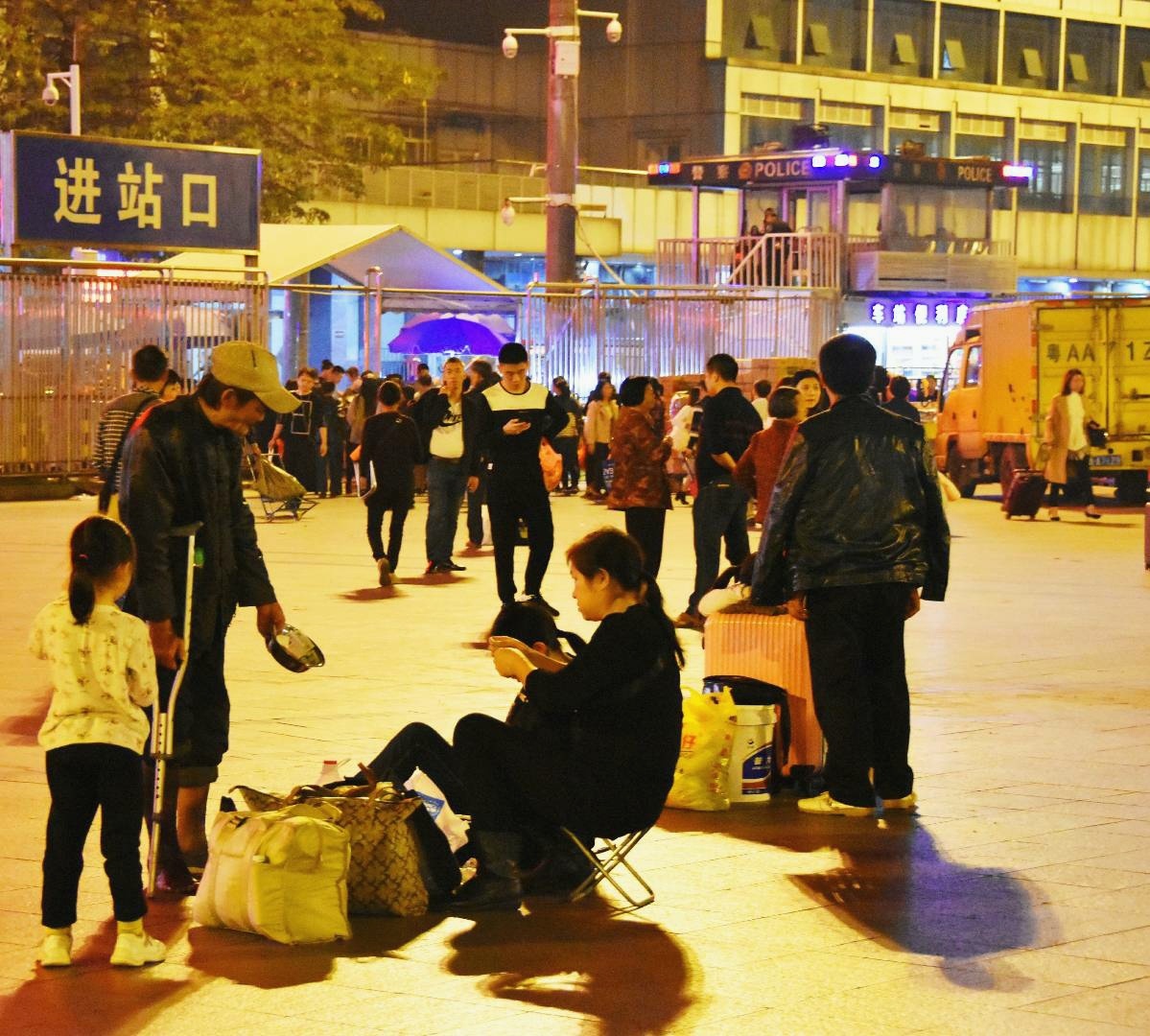 你有你奔波我有我的忙碌广州火车站