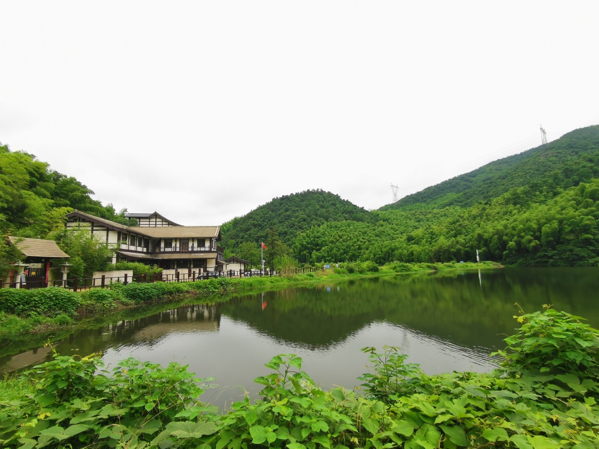 湖南津市市药山寺我来问道无余说云在青天水在瓶