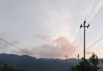 870818