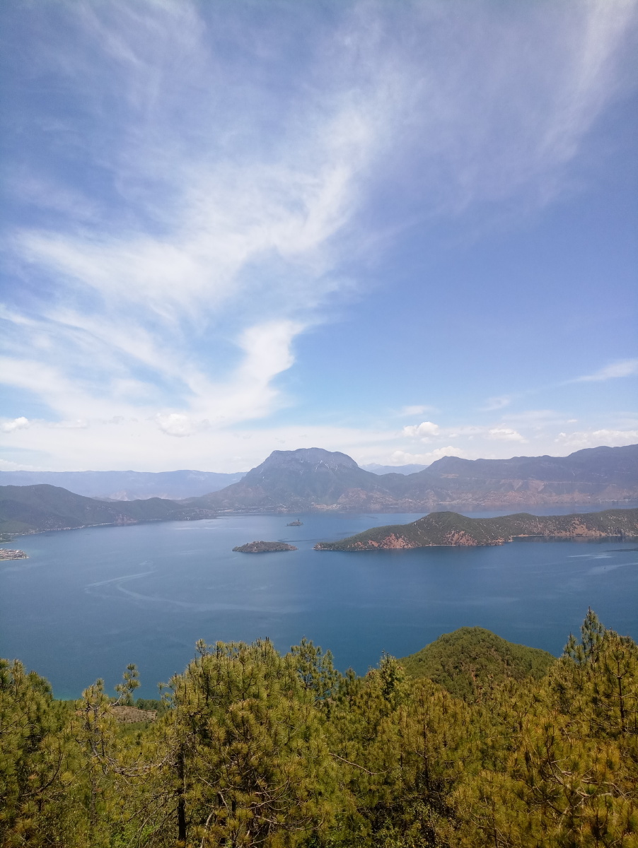 云南格姆女神山