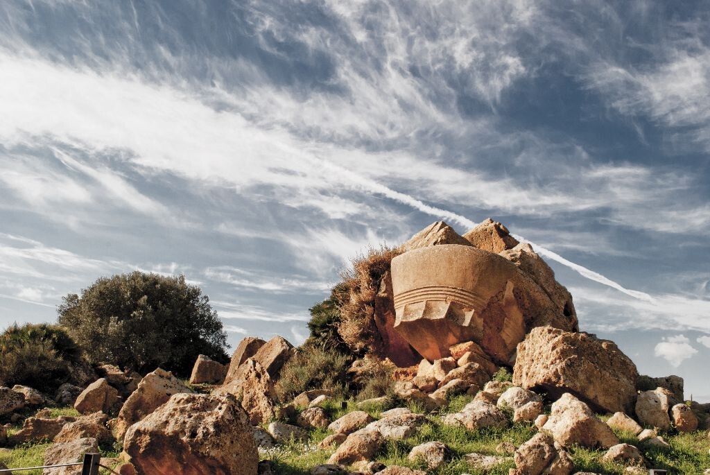Tempio di Giove<br />
这个彻彻底底的废墟曾经是112M*65M占地大小的巨大建筑,现在只剩这个telamoni在其中,可以让你以此想象建筑的大小。