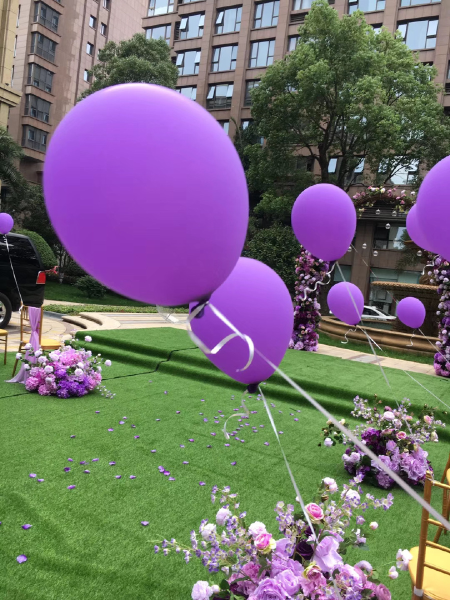 紫色的气球婚礼手机拍摄