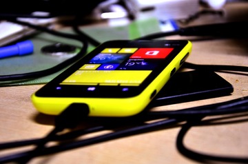 LUMIA YELLOW 016