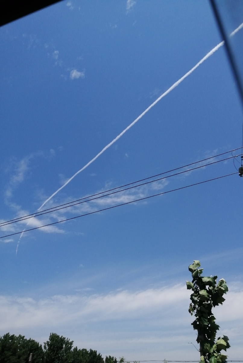 手机拍出来的天空也很好看哎!