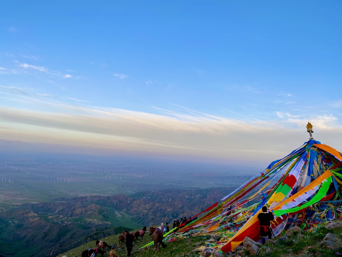游在藏地—经幡与蓝天