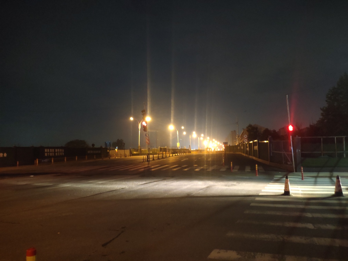 凌晨三点的马路