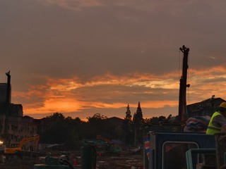 19055