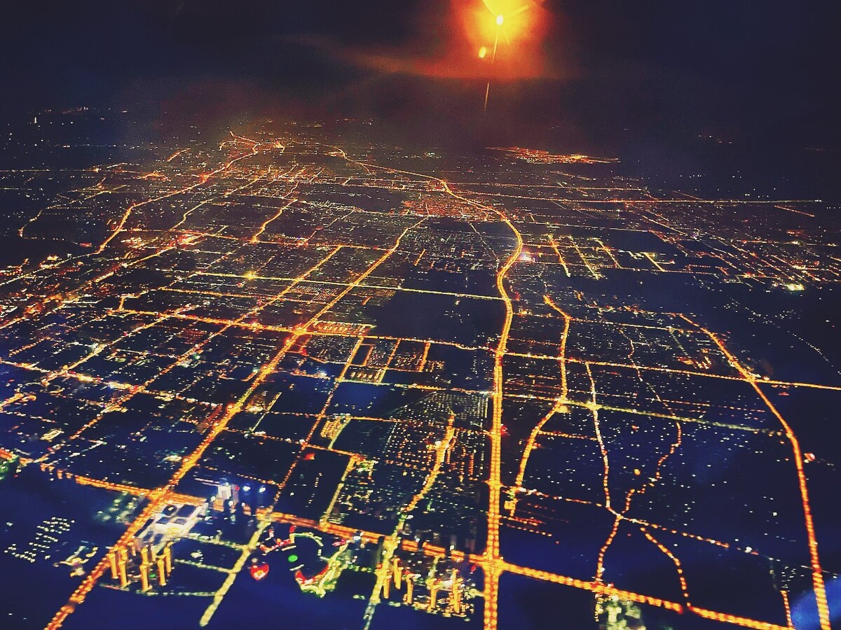 78飞机俯瞰城市夜景