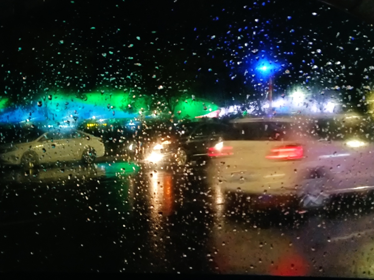 黄昏之后是雨夜