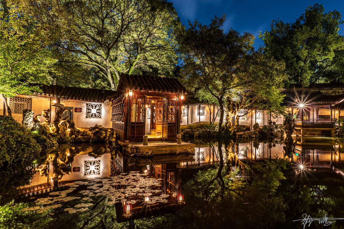 人像住房城市家庭建筑建筑物#房子手机抓拍木苏州同里退思园园林夜景