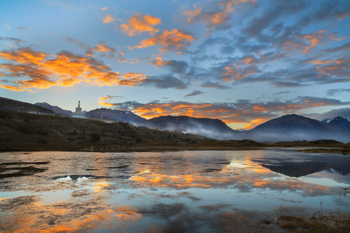 拍摄地点：西藏·然乌湖<br />
4张曝光合成