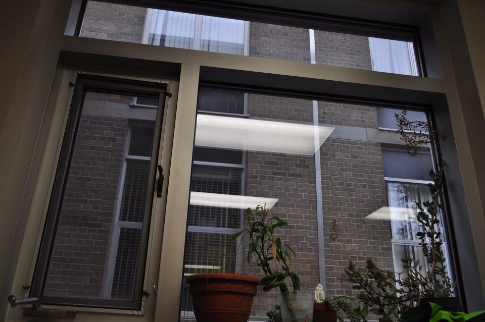 办公室座位旁的窗户 - huashenmiao