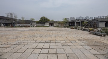590579