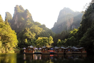 暮色宝峰湖
